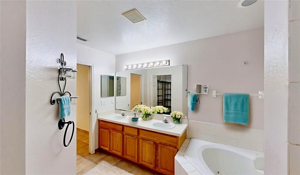 For Sale: $375,000 (3 beds, 2 baths, 1822 Square Feet)