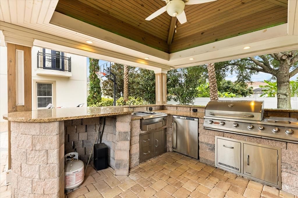 待售: $899,000 (7 贝兹, 5 浴室, 3753 平方英尺)