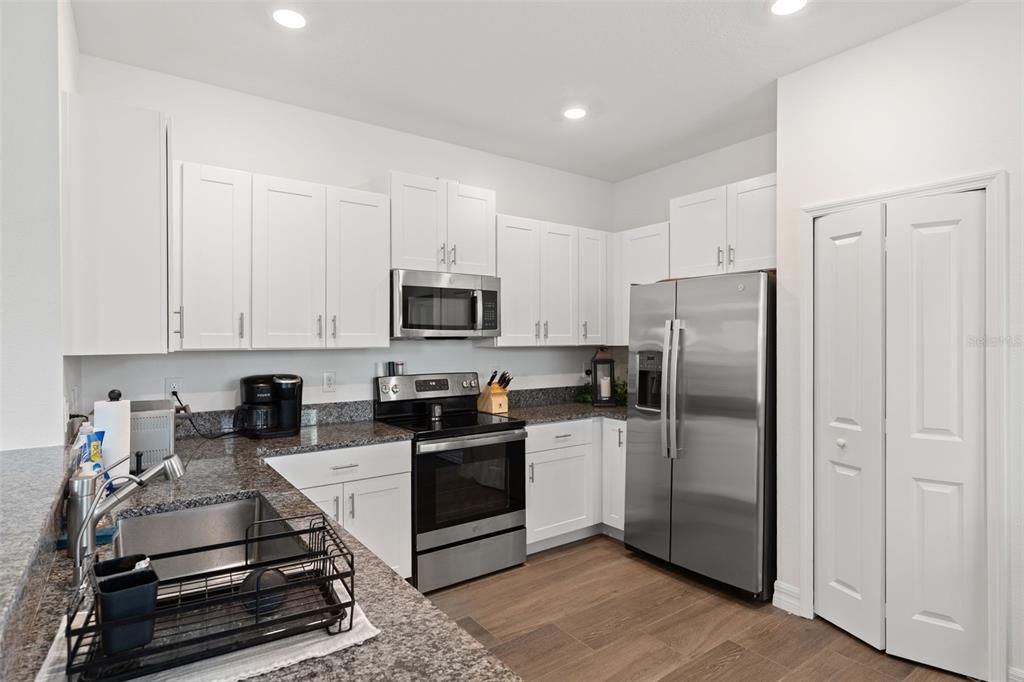 For Sale: $330,000 (2 beds, 2 baths, 1541 Square Feet)