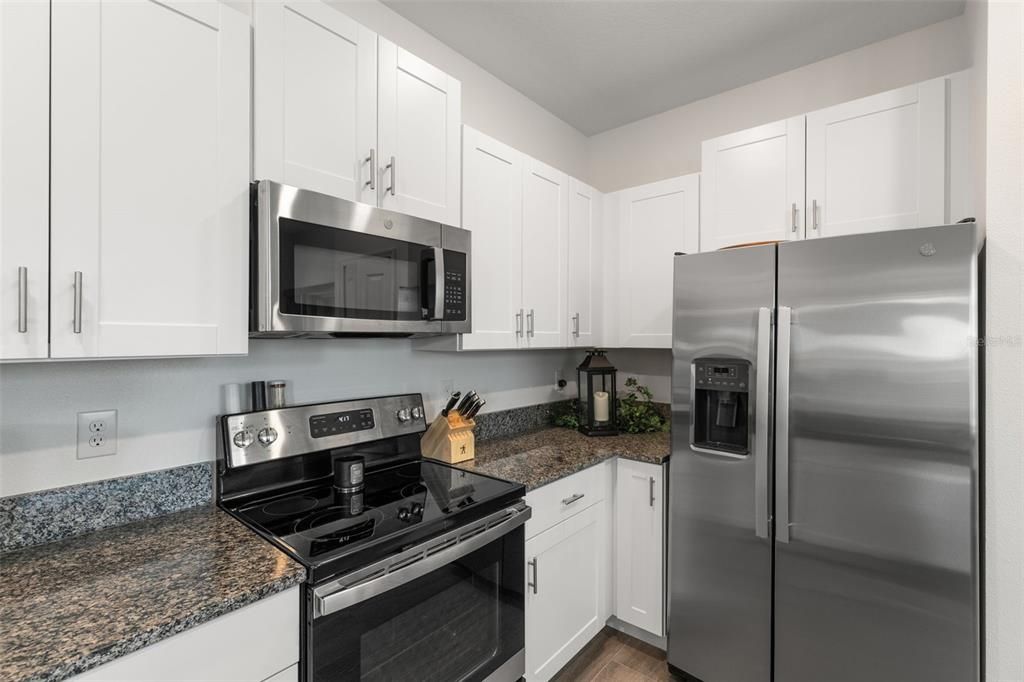 For Sale: $330,000 (2 beds, 2 baths, 1541 Square Feet)