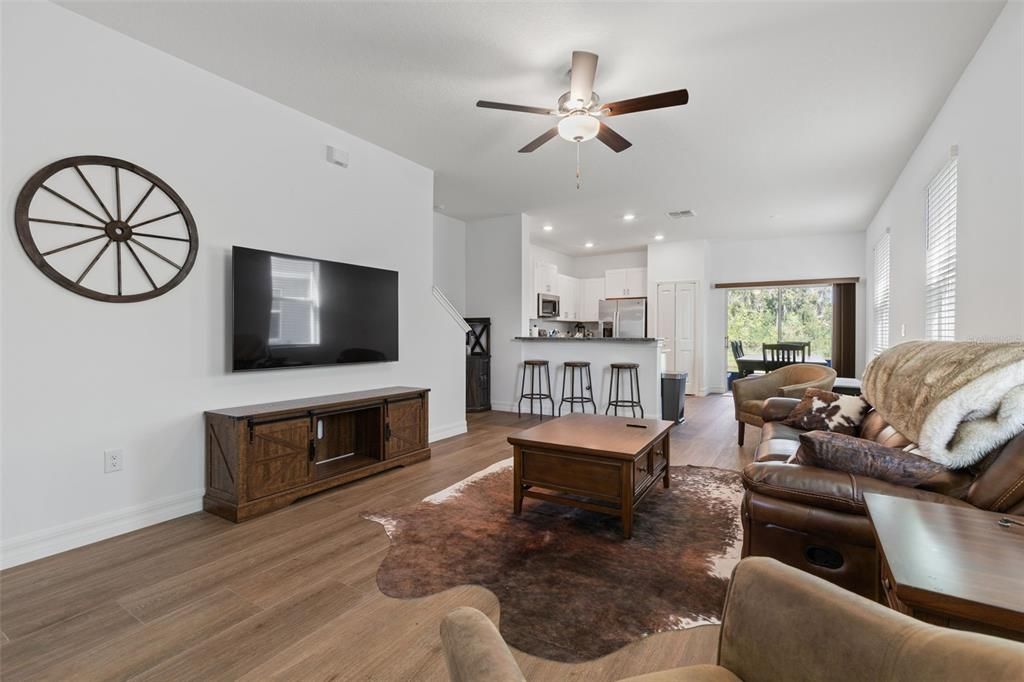 For Sale: $330,000 (2 beds, 2 baths, 1541 Square Feet)