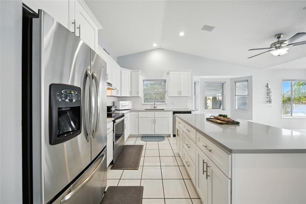 На продажу: $2,500,000 (4 спален, 3 ванн, 4394 Квадратных фут)