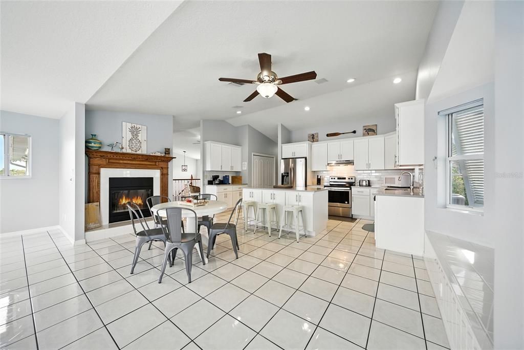 На продажу: $2,500,000 (4 спален, 3 ванн, 4394 Квадратных фут)