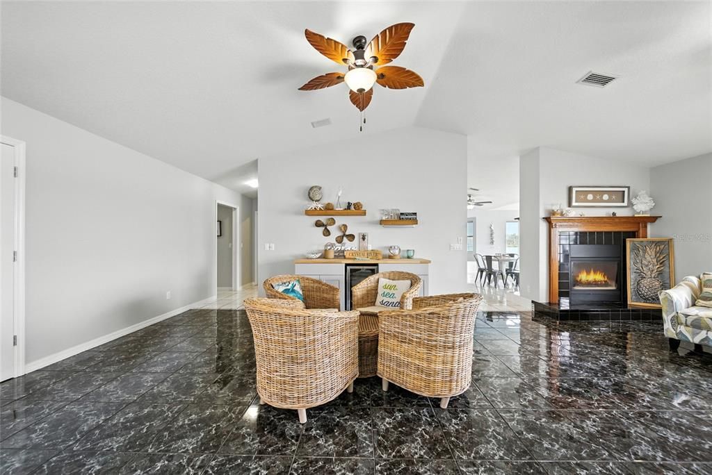 На продажу: $2,500,000 (4 спален, 3 ванн, 4394 Квадратных фут)