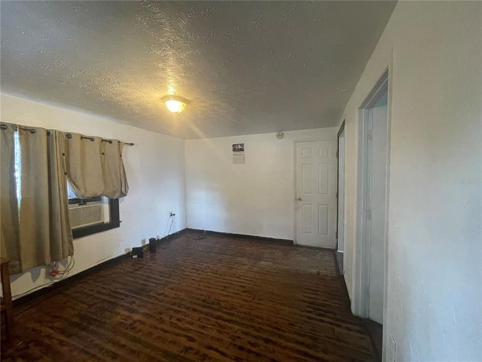 Active With Contract: $73,875 (1 beds, 1 baths, 606 Square Feet)