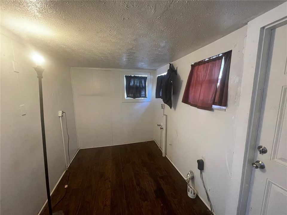 Active With Contract: $73,875 (1 beds, 1 baths, 606 Square Feet)