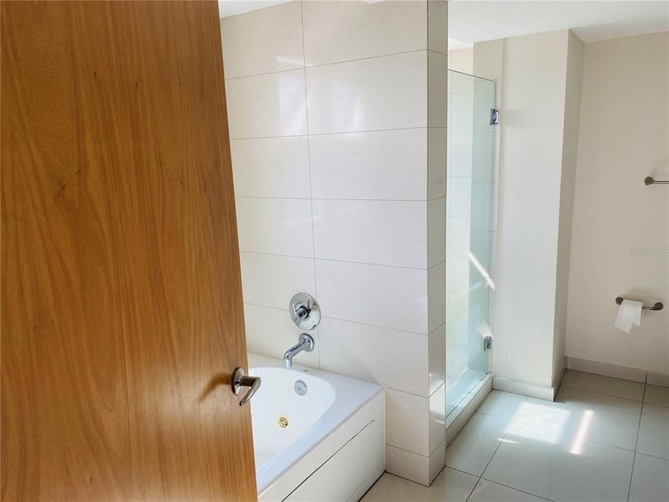 For Rent: $5,000 (3 beds, 2 baths, 213.68 Square Feet)