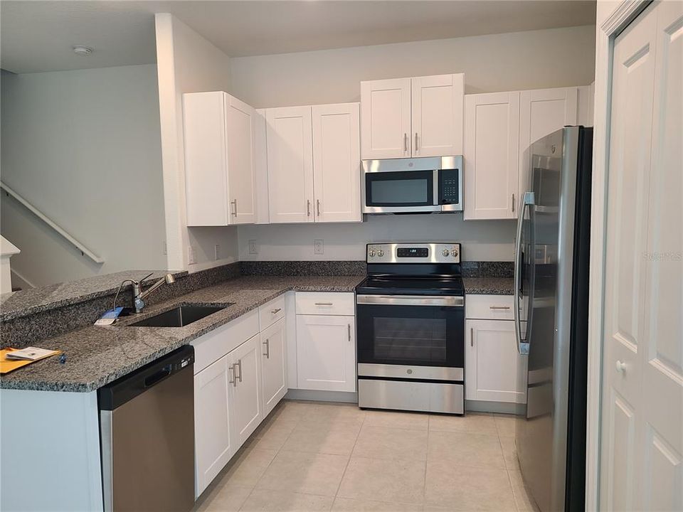 Active With Contract: $2,200 (3 beds, 2 baths, 1666 Square Feet)