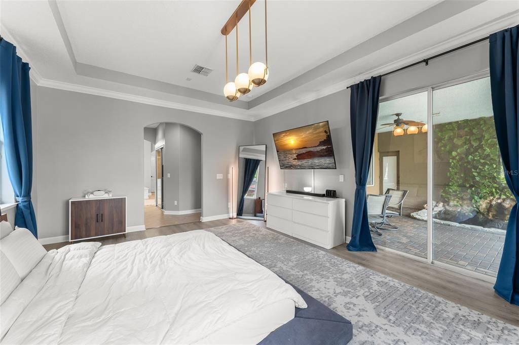 For Sale: $949,000 (5 beds, 4 baths, 4041 Square Feet)