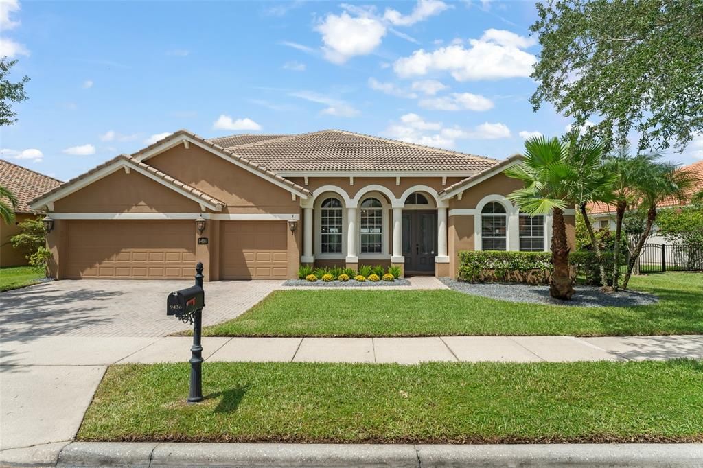 For Sale: $949,000 (5 beds, 4 baths, 4041 Square Feet)