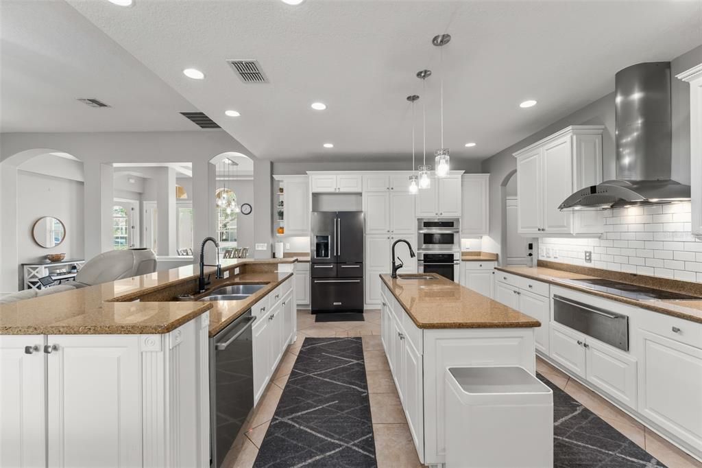 For Sale: $949,000 (5 beds, 4 baths, 4041 Square Feet)