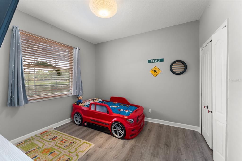 For Sale: $949,000 (5 beds, 4 baths, 4041 Square Feet)