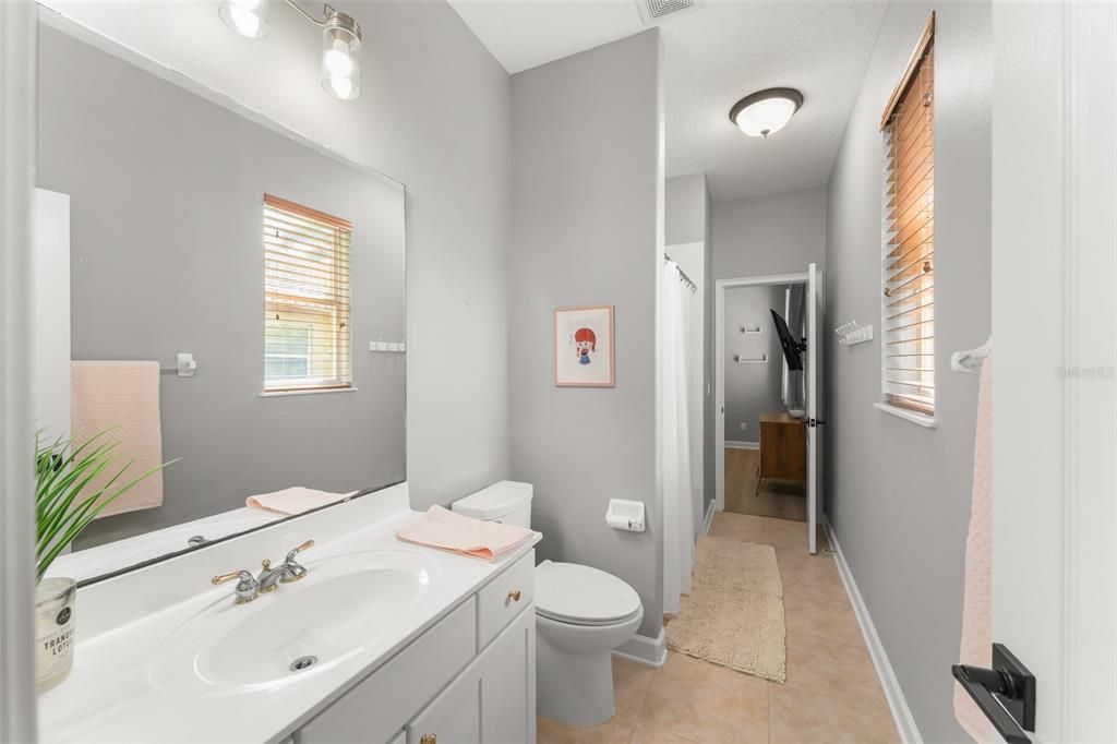 For Sale: $949,000 (5 beds, 4 baths, 4041 Square Feet)