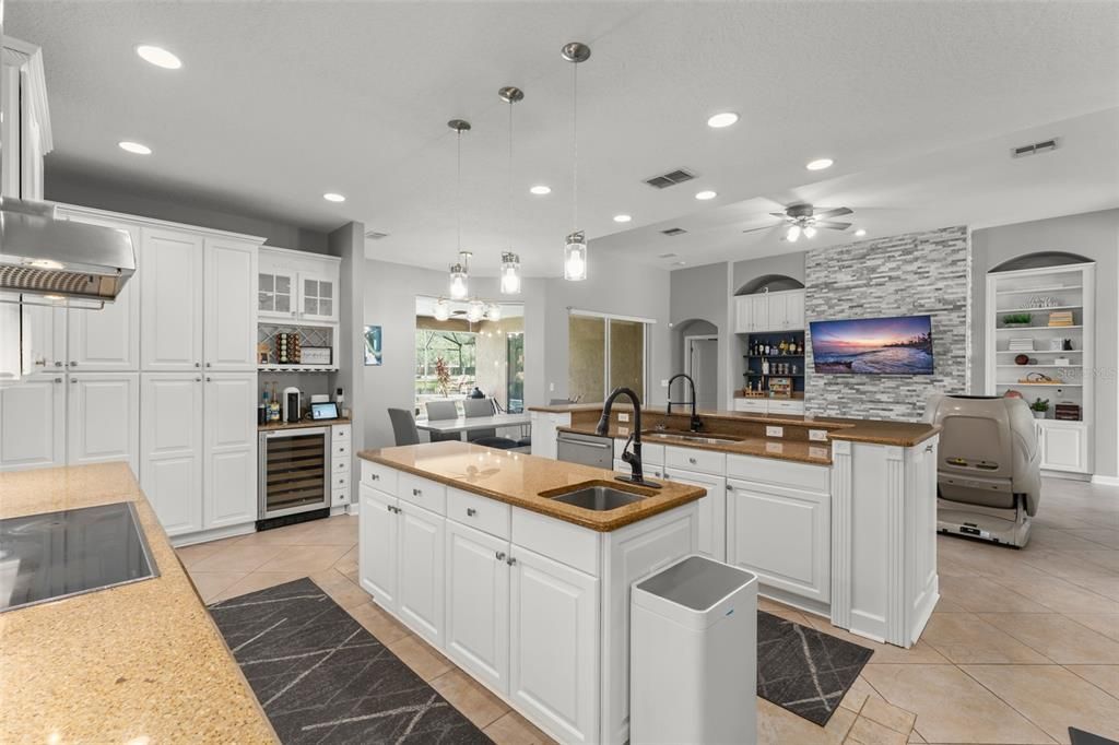 For Sale: $949,000 (5 beds, 4 baths, 4041 Square Feet)