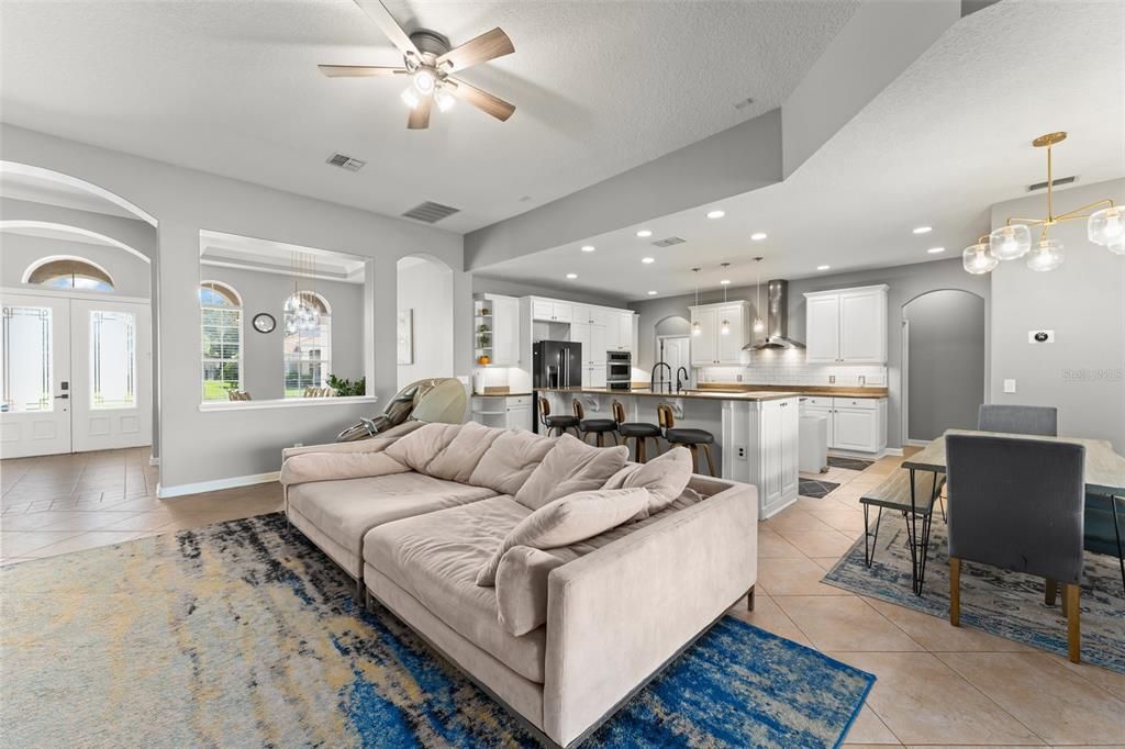 For Sale: $949,000 (5 beds, 4 baths, 4041 Square Feet)