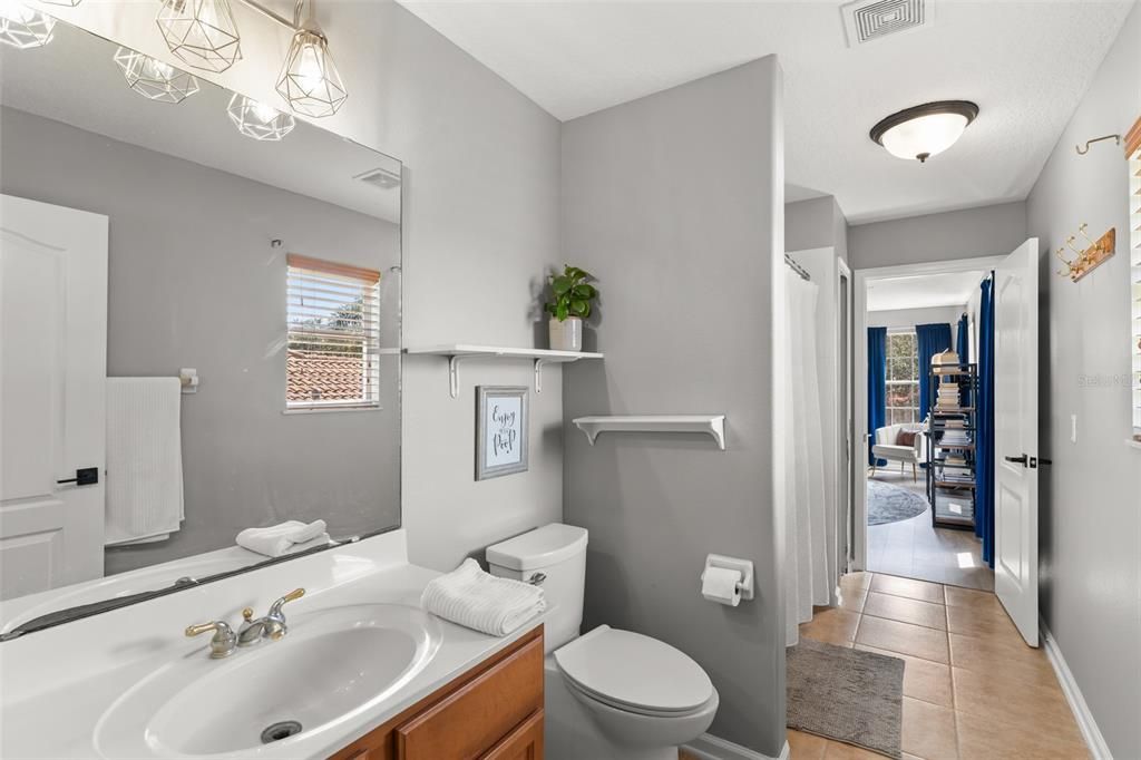 For Sale: $949,000 (5 beds, 4 baths, 4041 Square Feet)