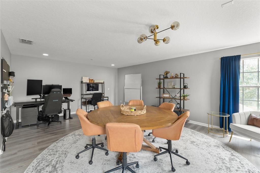 For Sale: $949,000 (5 beds, 4 baths, 4041 Square Feet)