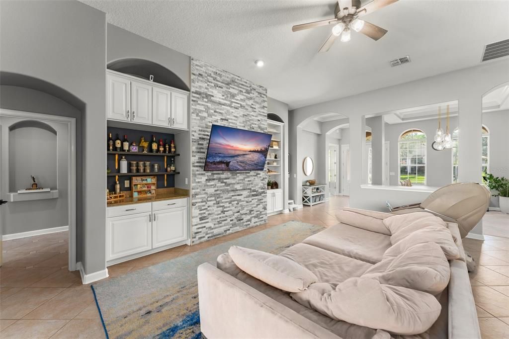 For Sale: $949,000 (5 beds, 4 baths, 4041 Square Feet)