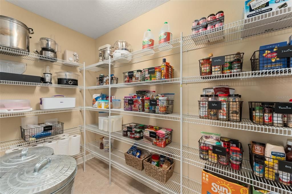 For Sale: $949,000 (5 beds, 4 baths, 4041 Square Feet)