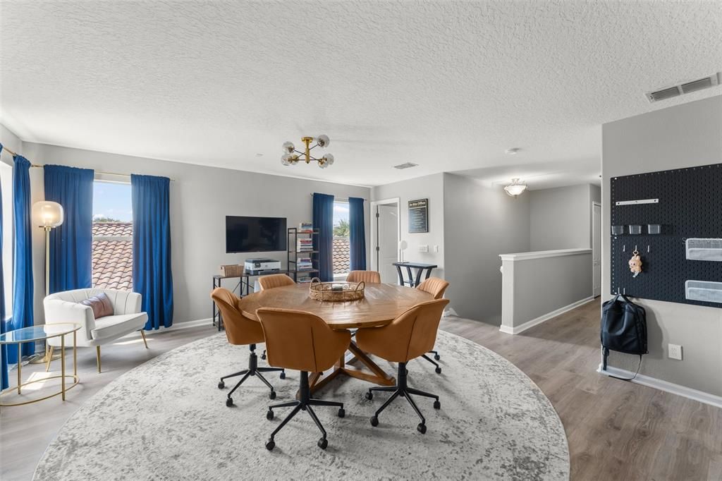 For Sale: $949,000 (5 beds, 4 baths, 4041 Square Feet)