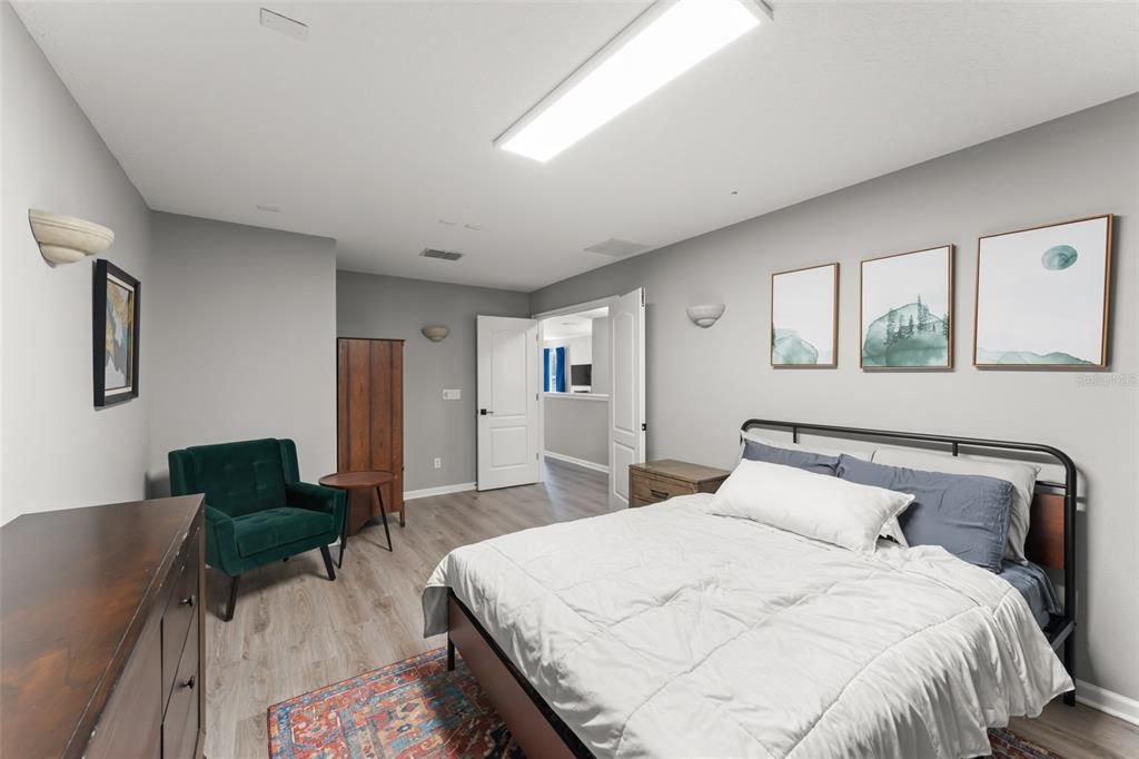 For Sale: $949,000 (5 beds, 4 baths, 4041 Square Feet)