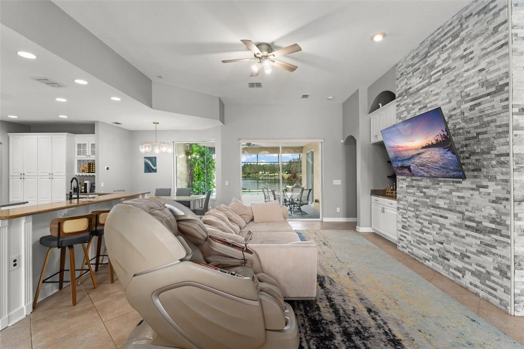 For Sale: $949,000 (5 beds, 4 baths, 4041 Square Feet)