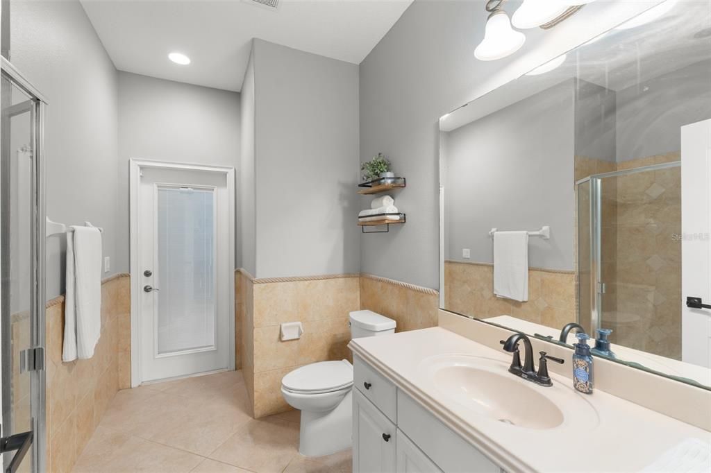 For Sale: $949,000 (5 beds, 4 baths, 4041 Square Feet)