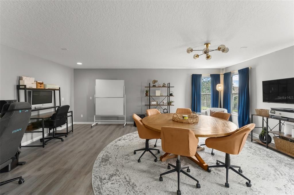 For Sale: $949,000 (5 beds, 4 baths, 4041 Square Feet)