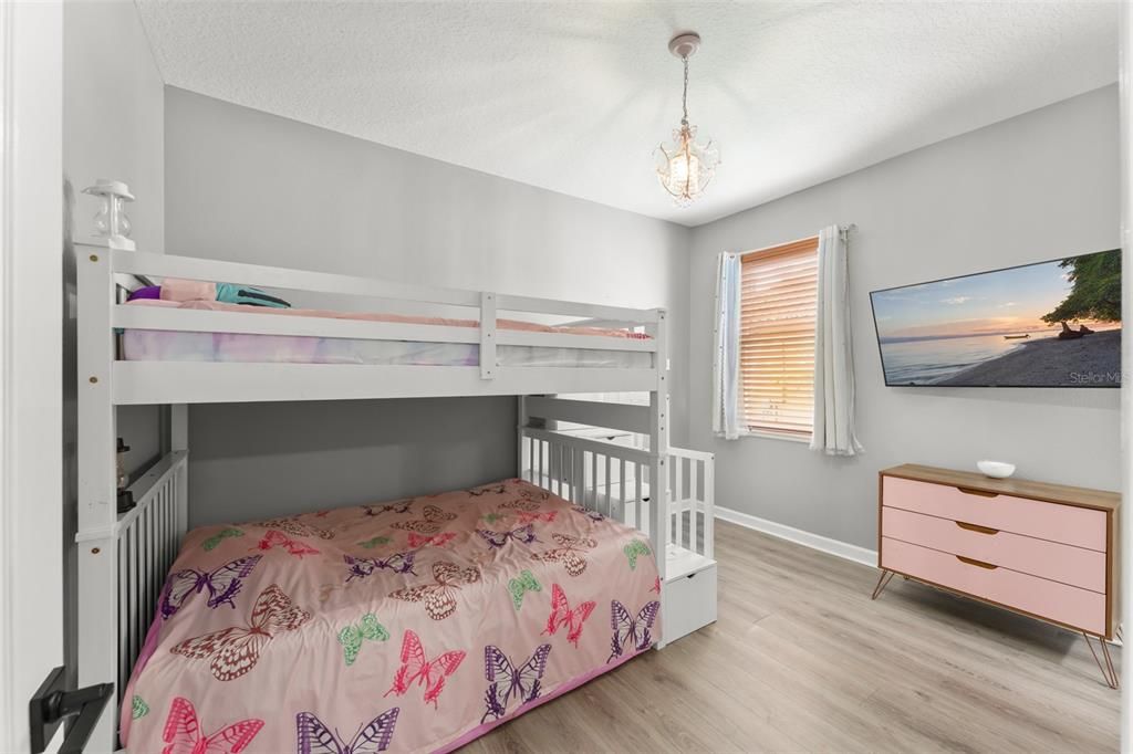 For Sale: $949,000 (5 beds, 4 baths, 4041 Square Feet)