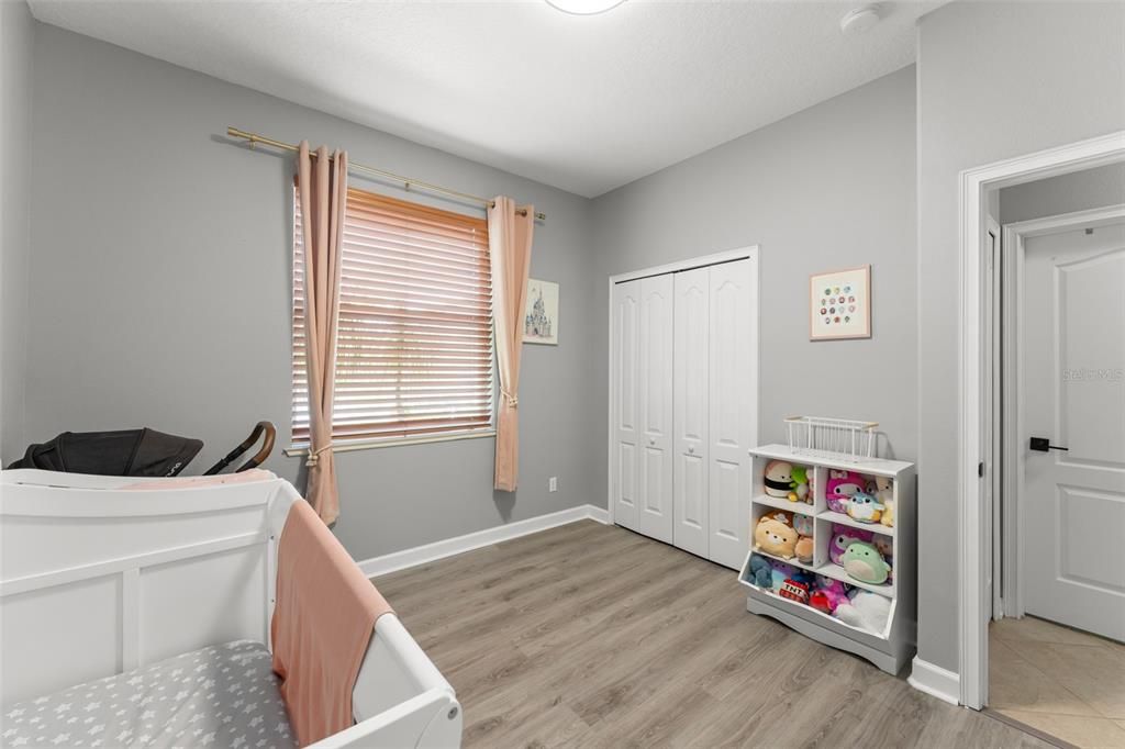 For Sale: $949,000 (5 beds, 4 baths, 4041 Square Feet)