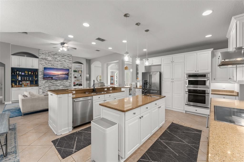 For Sale: $949,000 (5 beds, 4 baths, 4041 Square Feet)