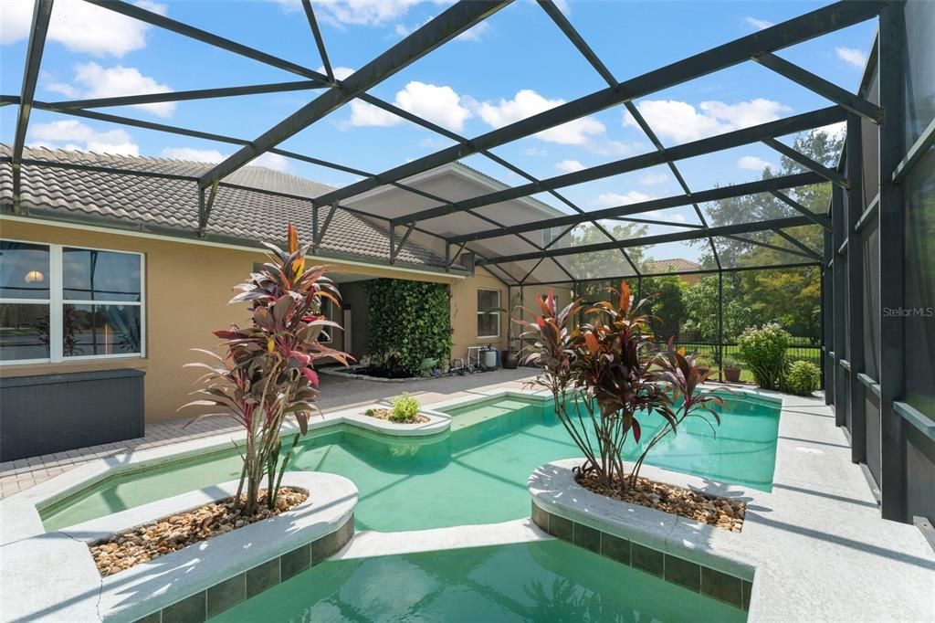 For Sale: $949,000 (5 beds, 4 baths, 4041 Square Feet)