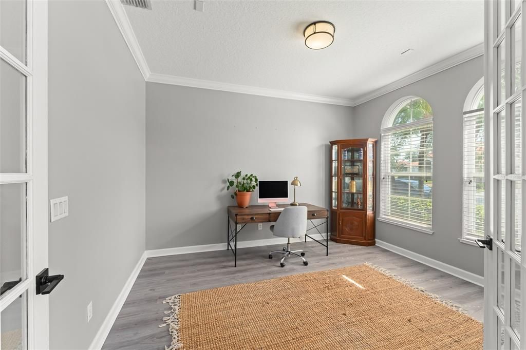 For Sale: $949,000 (5 beds, 4 baths, 4041 Square Feet)