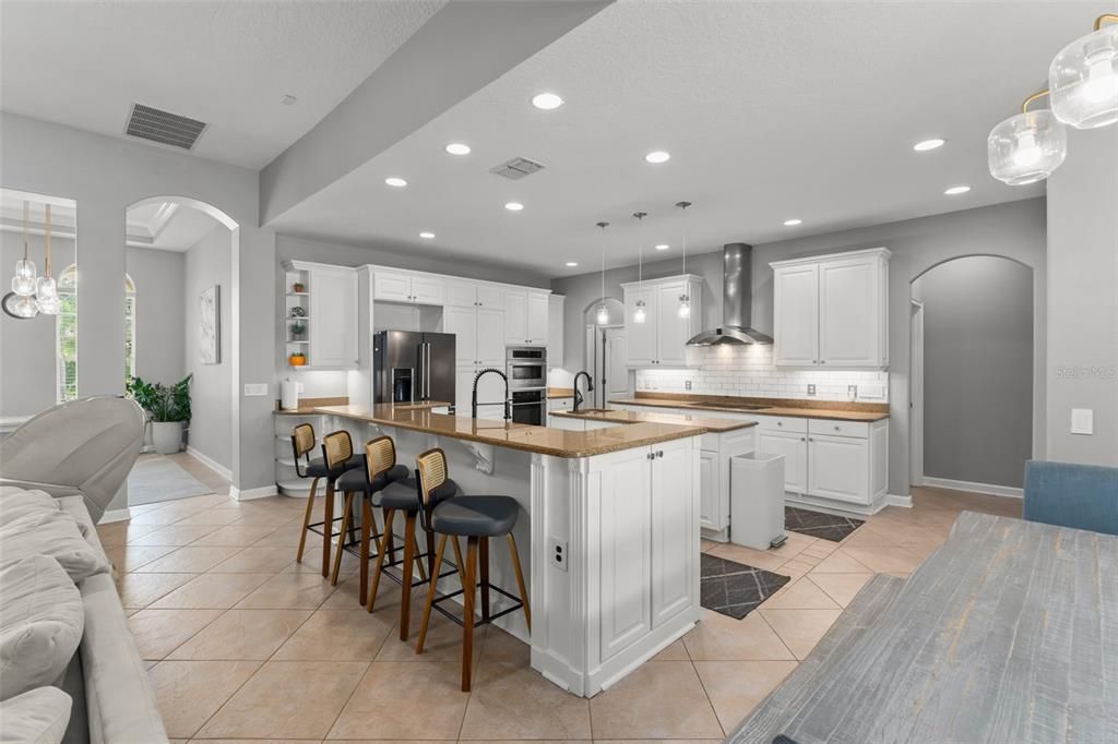 For Sale: $949,000 (5 beds, 4 baths, 4041 Square Feet)