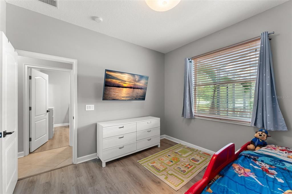 For Sale: $949,000 (5 beds, 4 baths, 4041 Square Feet)