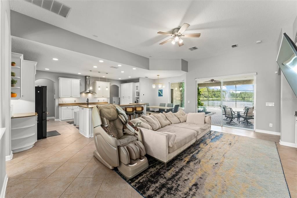 For Sale: $949,000 (5 beds, 4 baths, 4041 Square Feet)