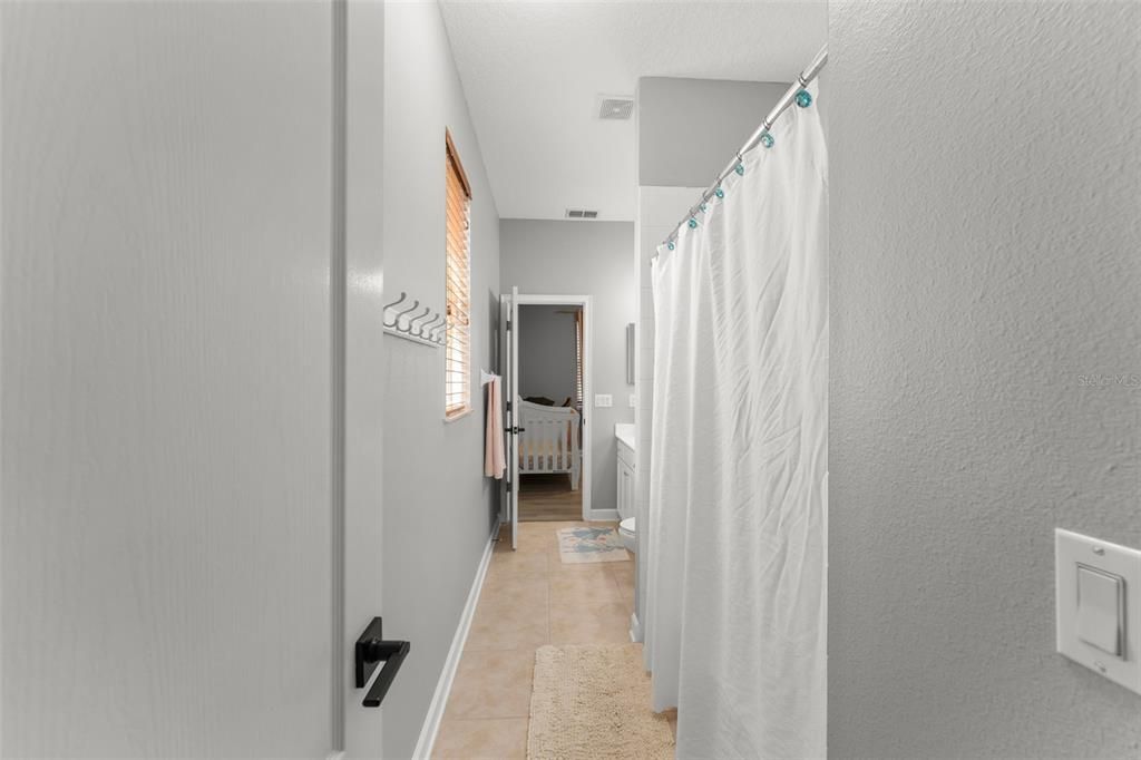 For Sale: $949,000 (5 beds, 4 baths, 4041 Square Feet)