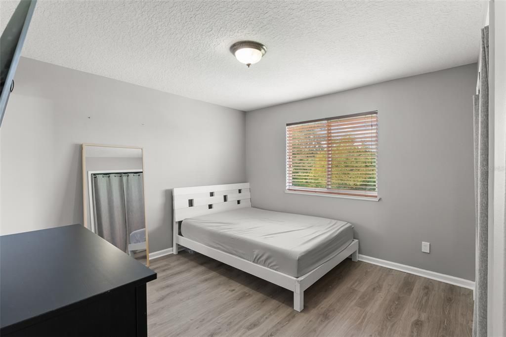 For Sale: $949,000 (5 beds, 4 baths, 4041 Square Feet)