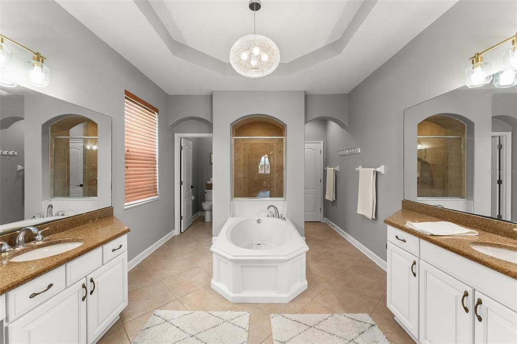 For Sale: $949,000 (5 beds, 4 baths, 4041 Square Feet)