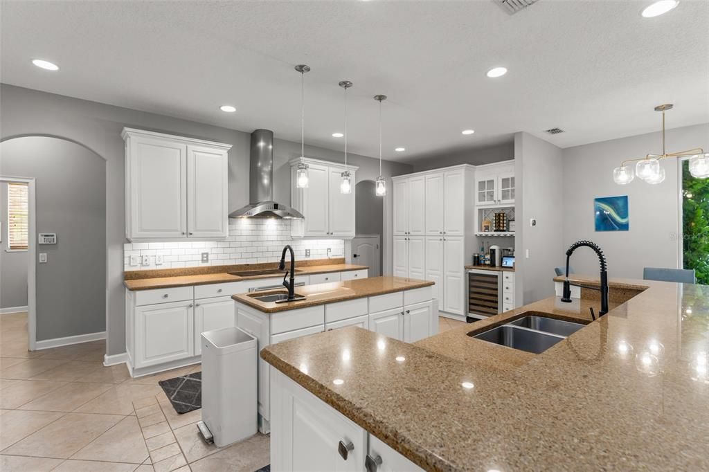 For Sale: $949,000 (5 beds, 4 baths, 4041 Square Feet)