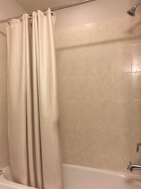 合同活跃: $1,950 (2 贝兹, 2 浴室, 1617 平方英尺)