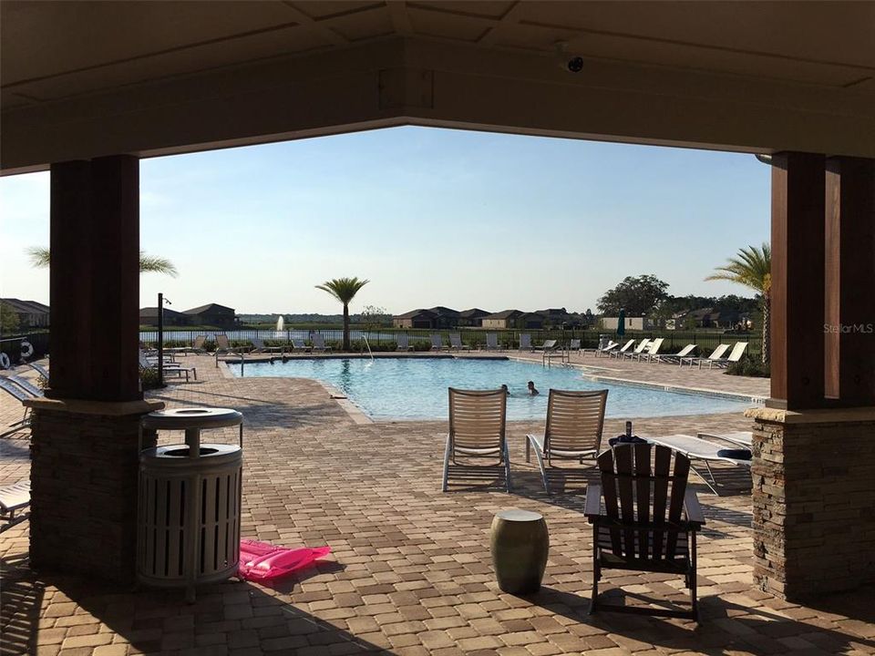 合同活跃: $1,950 (2 贝兹, 2 浴室, 1617 平方英尺)