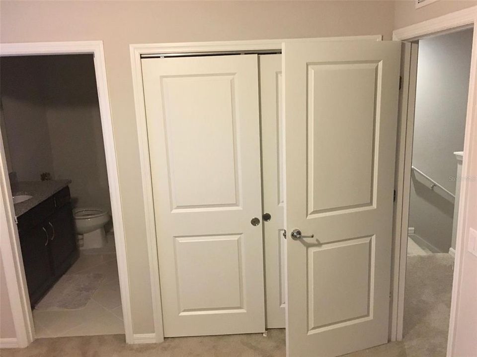 合同活跃: $1,950 (2 贝兹, 2 浴室, 1617 平方英尺)