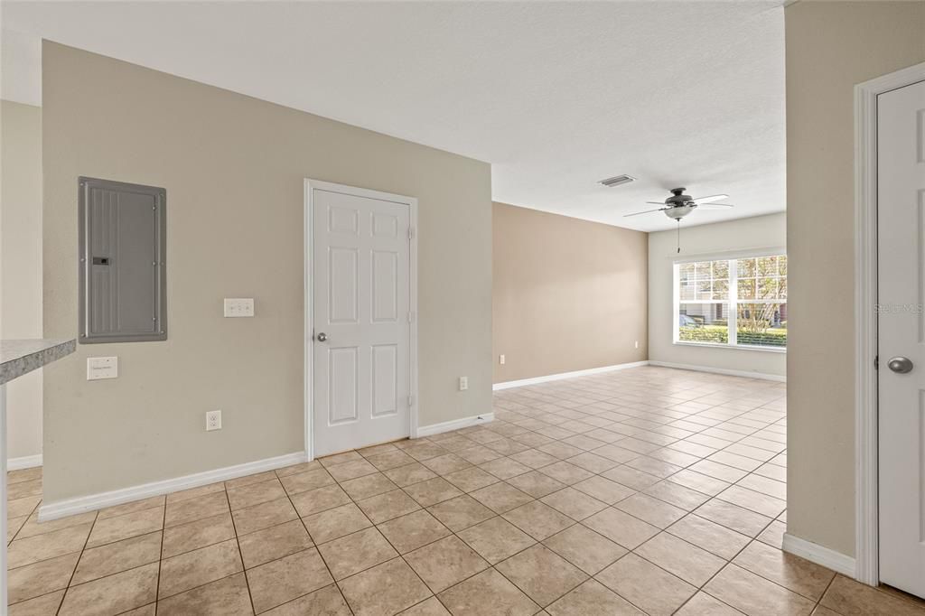 Active With Contract: $227,000 (2 beds, 2 baths, 1248 Square Feet)