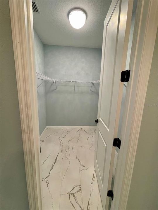 Под контрактом: $425,000 (4 спален, 3 ванн, 2649 Квадратных фут)