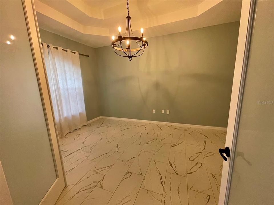 Под контрактом: $425,000 (4 спален, 3 ванн, 2649 Квадратных фут)