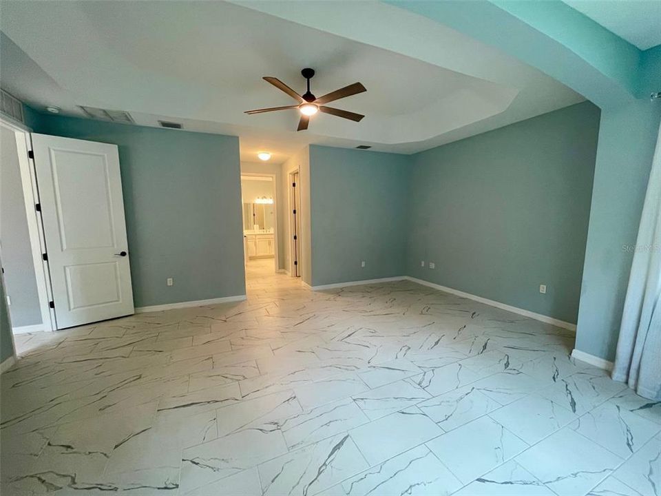 Под контрактом: $425,000 (4 спален, 3 ванн, 2649 Квадратных фут)