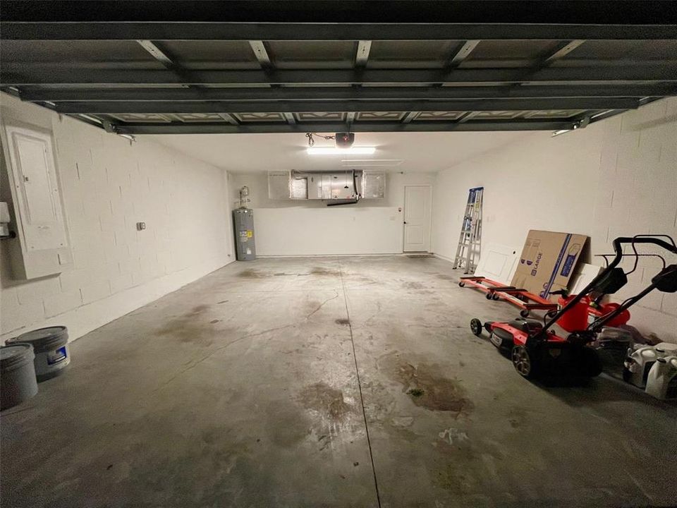 Под контрактом: $425,000 (4 спален, 3 ванн, 2649 Квадратных фут)