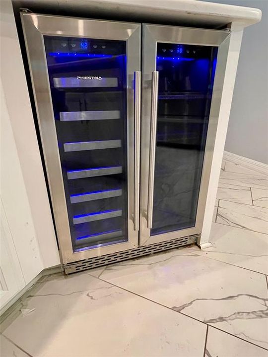 Под контрактом: $425,000 (4 спален, 3 ванн, 2649 Квадратных фут)