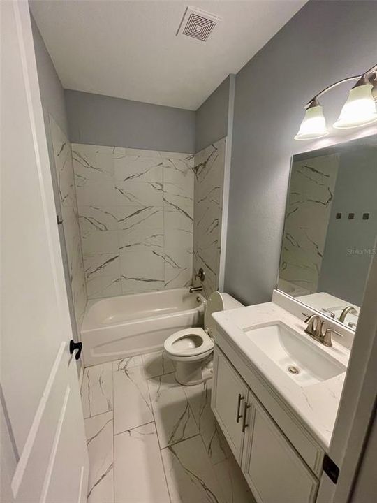 Под контрактом: $425,000 (4 спален, 3 ванн, 2649 Квадратных фут)